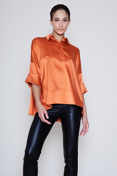Klassische Bluse aus Seidensatin