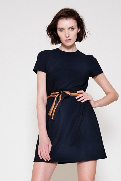 Kleid mit Bindegürtel
