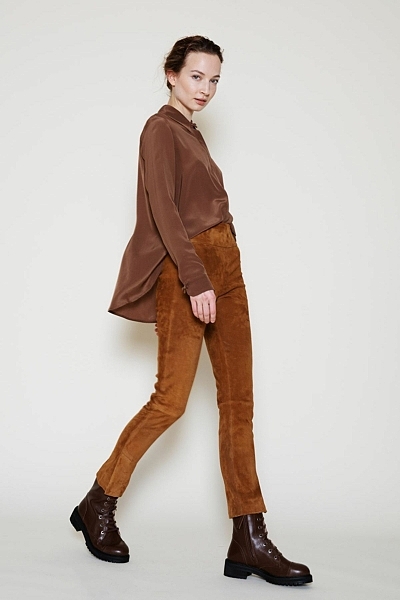 Schlichte Bluse mit Schleifchen