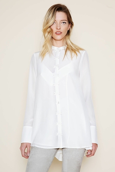 Bluse mit verzierter Knopfleiste