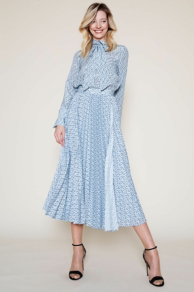 Klassische Schluppenbluse