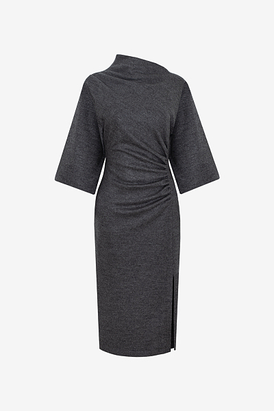 Kleid mit asymmetrischem Ausschnitt und Faltenwurf
